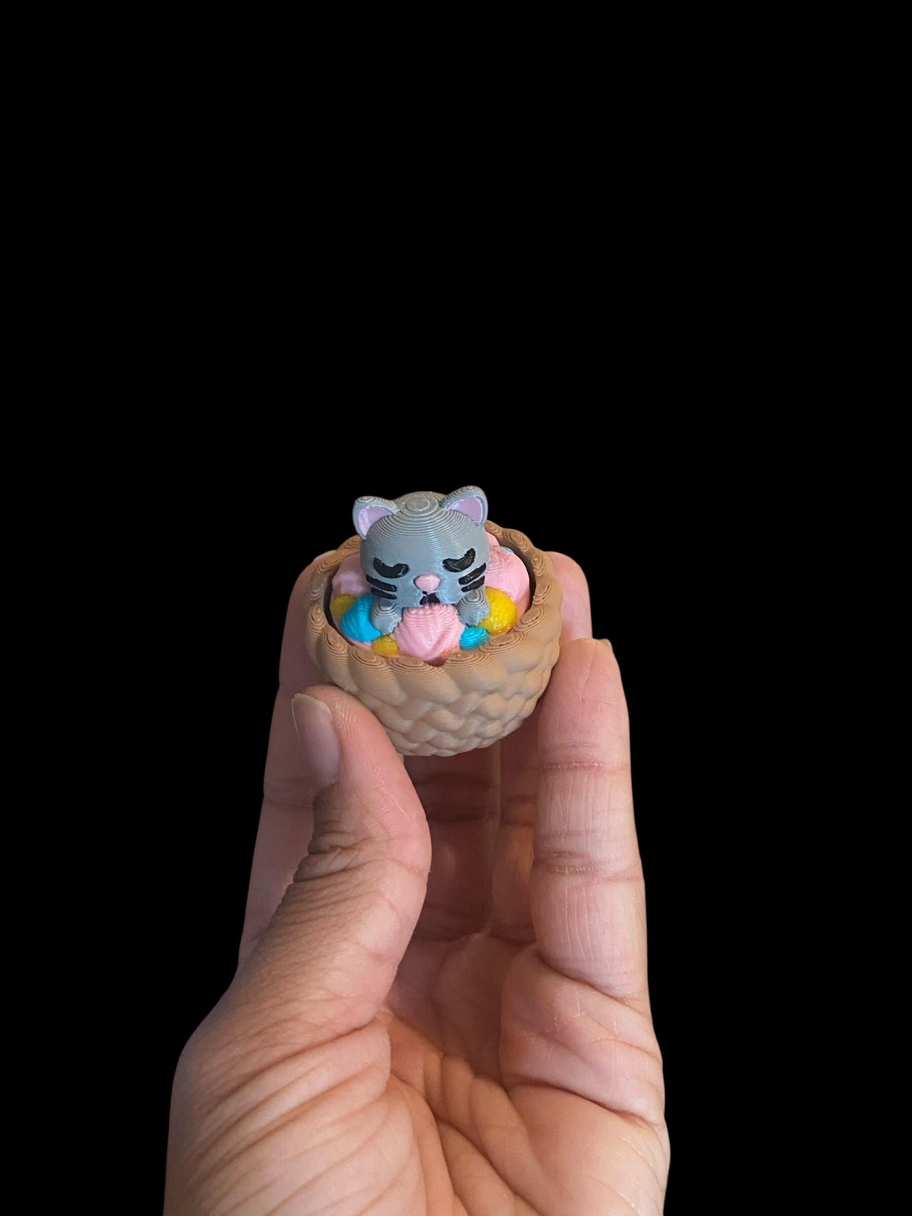 Adorable Cat in Yarn Basket Fidget Keychain | 3D Printed Sensory Toy, Stress Relief Clicker