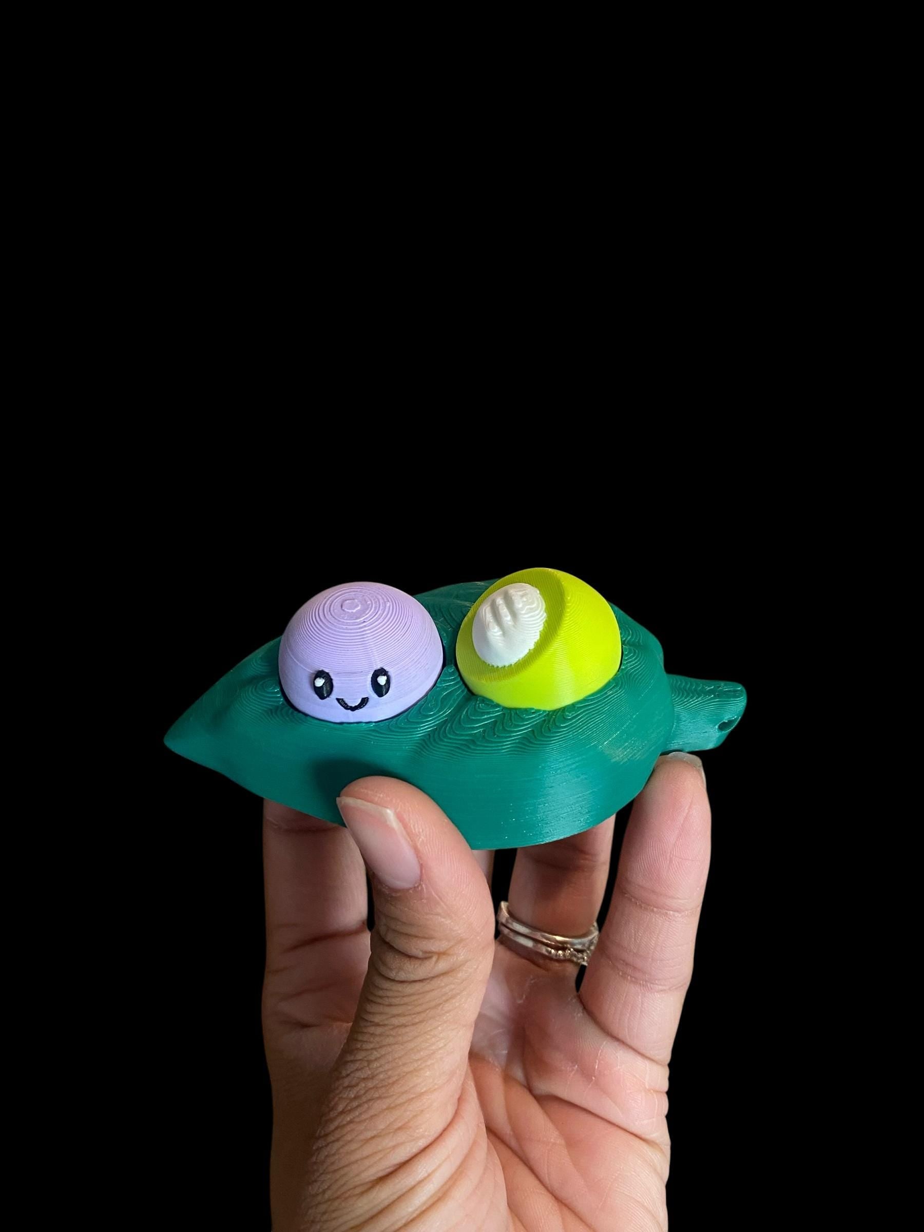 Kawaii Mochi Leaf Fidget Clicker Keychain | 3D Printed Sensory Toy | Foodie Gift